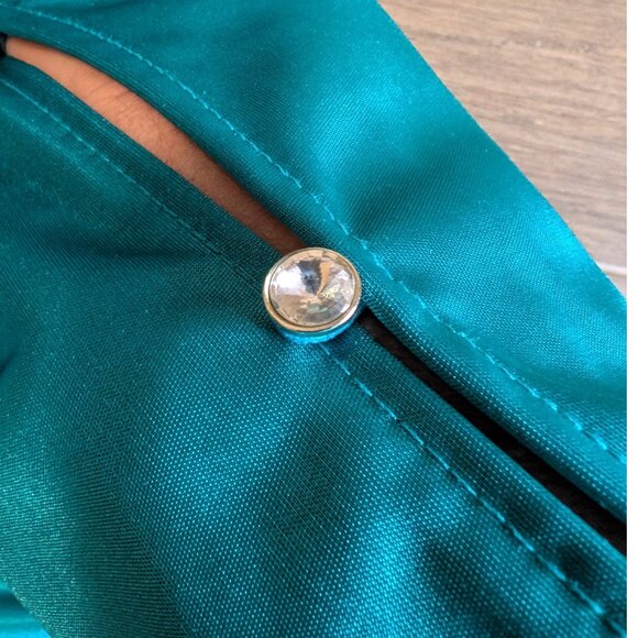 Moda International, Satin Statement Sleeve V Neck Blouse, Emerald Green, Sz M - Picture 7 of 8